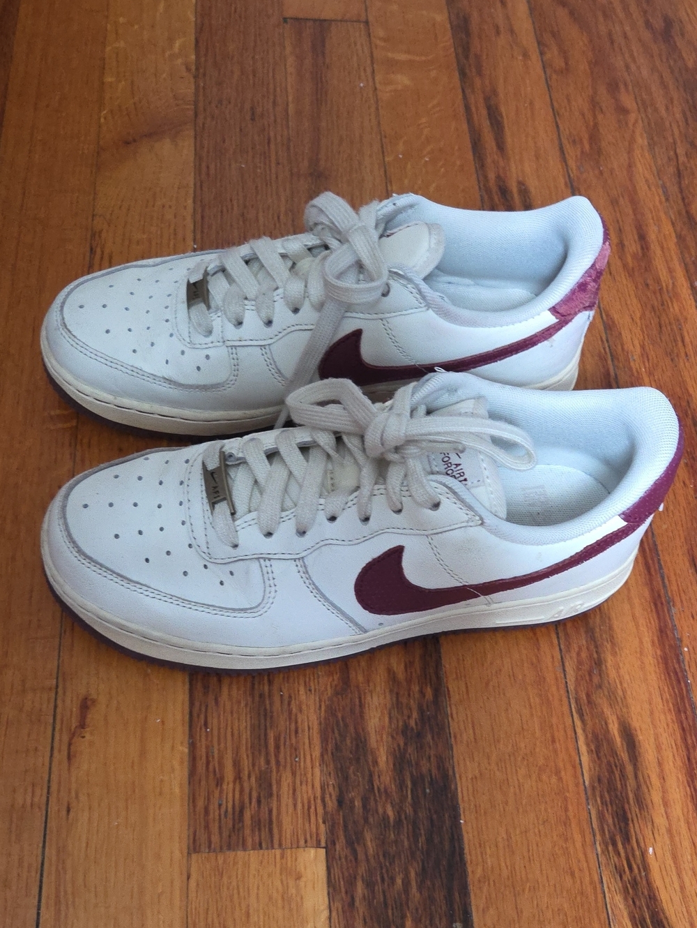 Nike Men’s Low-Top Sneakers in White with Maroon Swoosh